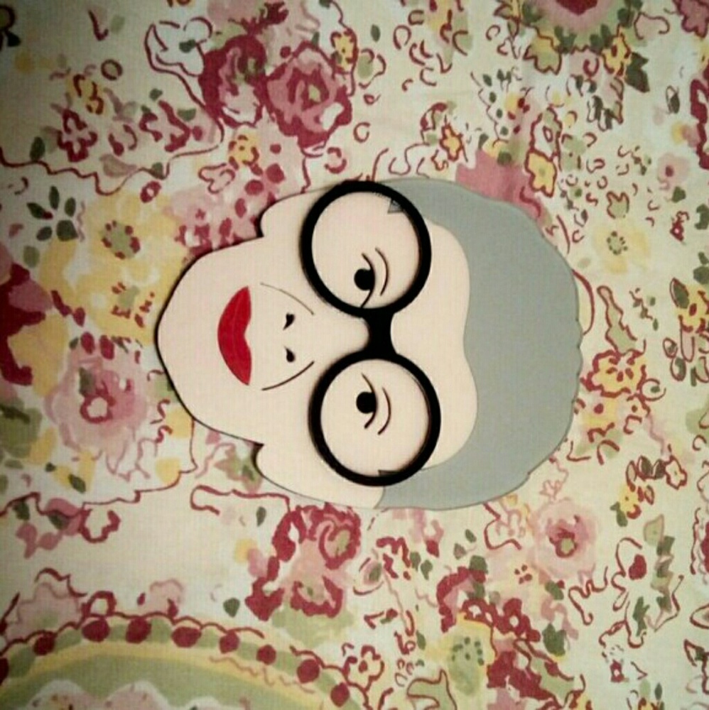 Iris Apfel Brooch - Picture 2 of 6